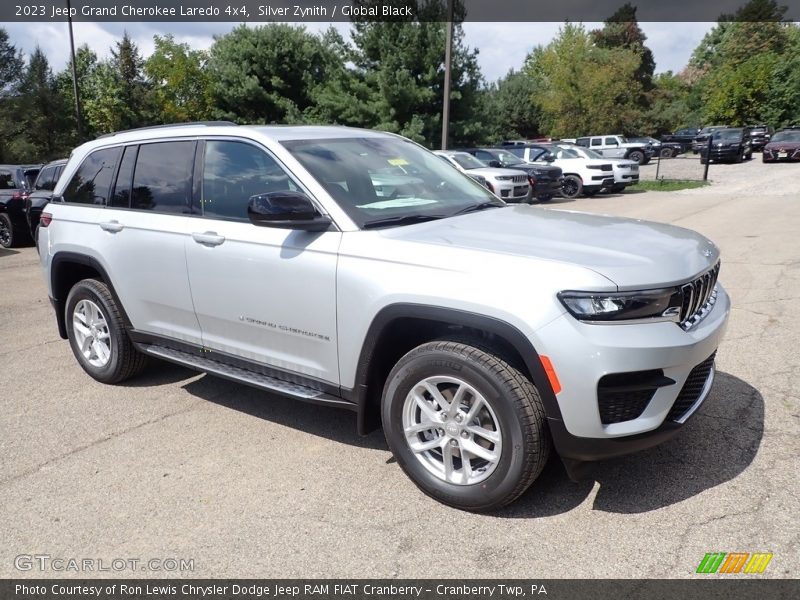Silver Zynith / Global Black 2023 Jeep Grand Cherokee Laredo 4x4