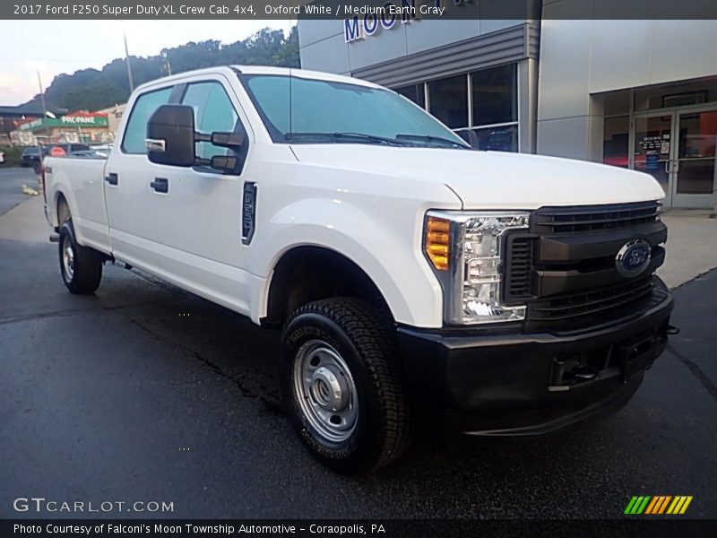 Oxford White / Medium Earth Gray 2017 Ford F250 Super Duty XL Crew Cab 4x4