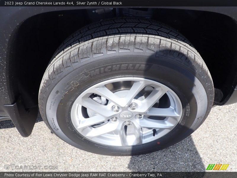 Silver Zynith / Global Black 2023 Jeep Grand Cherokee Laredo 4x4