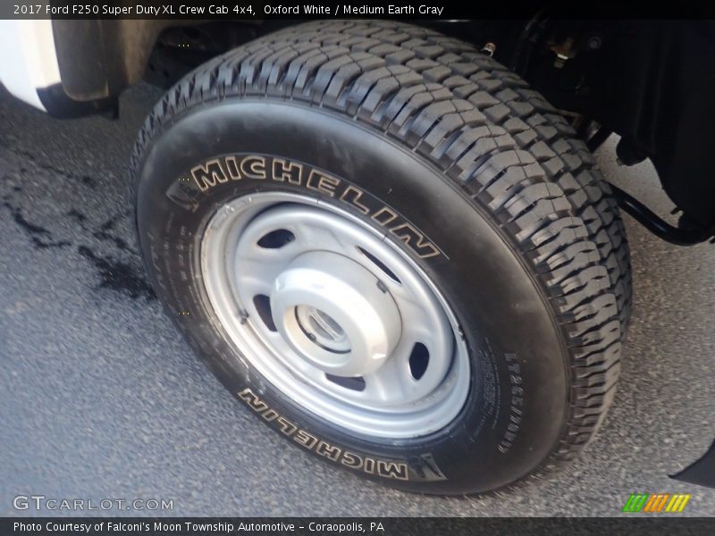 Oxford White / Medium Earth Gray 2017 Ford F250 Super Duty XL Crew Cab 4x4