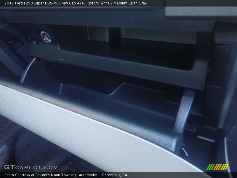 Oxford White / Medium Earth Gray 2017 Ford F250 Super Duty XL Crew Cab 4x4