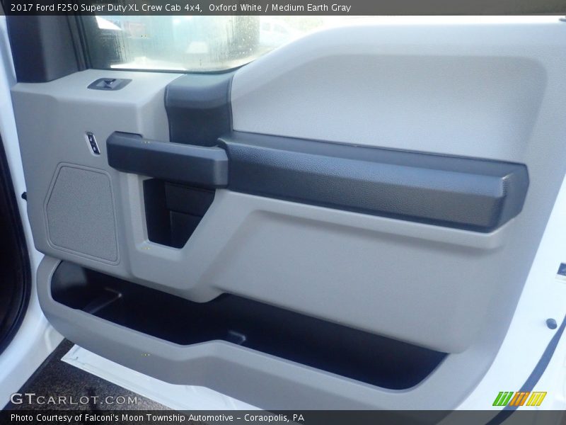 Oxford White / Medium Earth Gray 2017 Ford F250 Super Duty XL Crew Cab 4x4