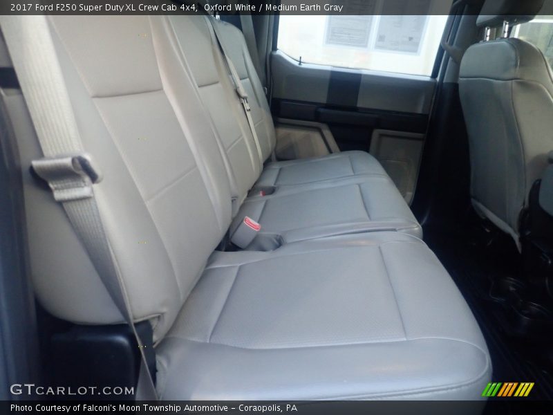 Oxford White / Medium Earth Gray 2017 Ford F250 Super Duty XL Crew Cab 4x4