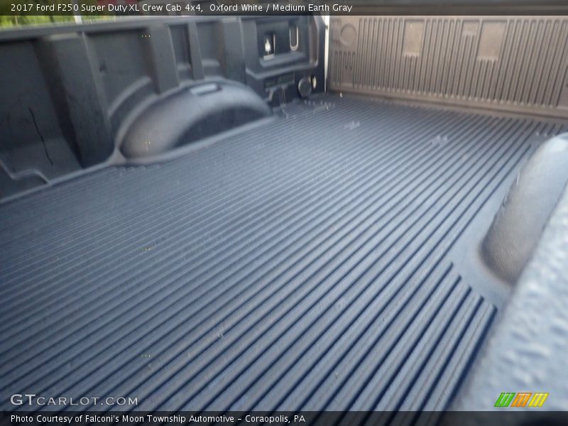 Oxford White / Medium Earth Gray 2017 Ford F250 Super Duty XL Crew Cab 4x4