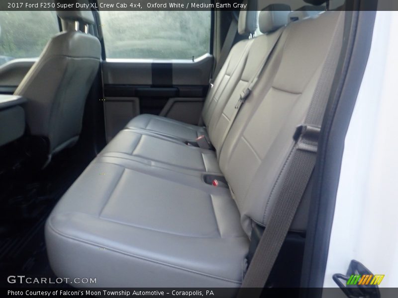 Oxford White / Medium Earth Gray 2017 Ford F250 Super Duty XL Crew Cab 4x4