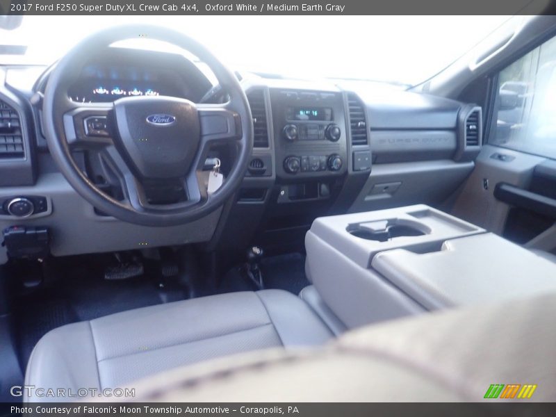 Oxford White / Medium Earth Gray 2017 Ford F250 Super Duty XL Crew Cab 4x4