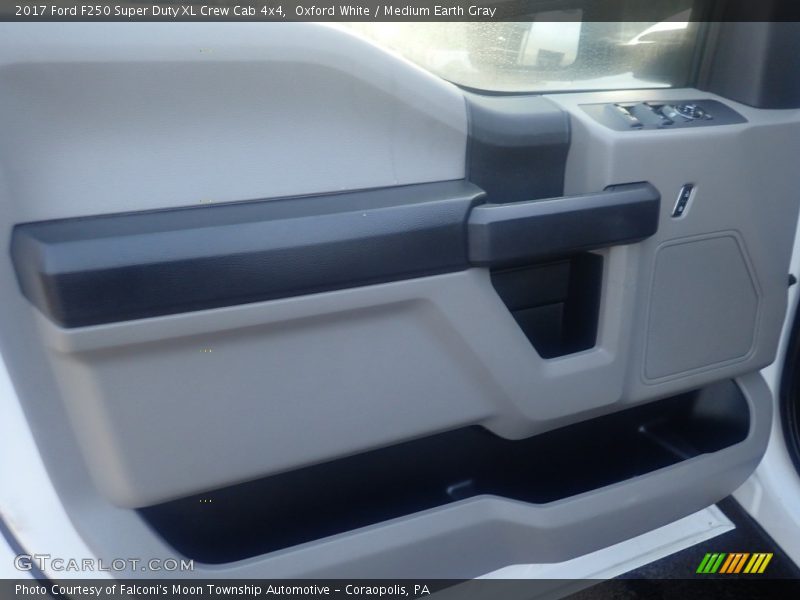 Oxford White / Medium Earth Gray 2017 Ford F250 Super Duty XL Crew Cab 4x4