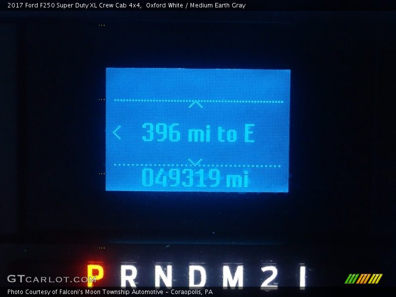 Oxford White / Medium Earth Gray 2017 Ford F250 Super Duty XL Crew Cab 4x4