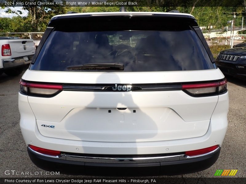 Bright White / Wicker Beige/Global Black 2024 Jeep Grand Cherokee 4XE