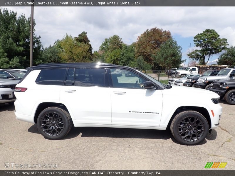 Bright White / Global Black 2023 Jeep Grand Cherokee L Summit Reserve 4WD