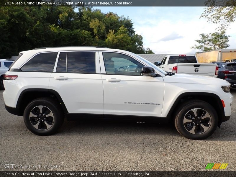 Bright White / Wicker Beige/Global Black 2024 Jeep Grand Cherokee 4XE