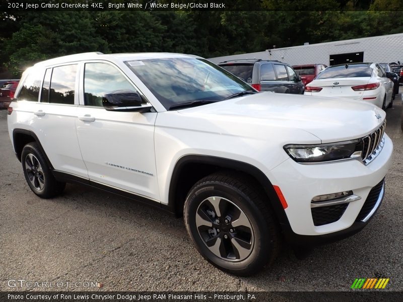 Bright White / Wicker Beige/Global Black 2024 Jeep Grand Cherokee 4XE