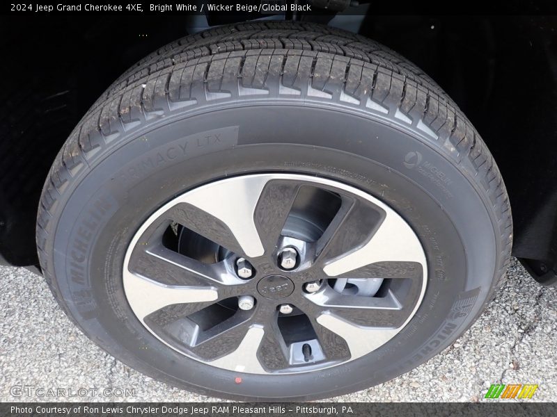 Bright White / Wicker Beige/Global Black 2024 Jeep Grand Cherokee 4XE