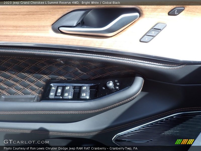 Bright White / Global Black 2023 Jeep Grand Cherokee L Summit Reserve 4WD