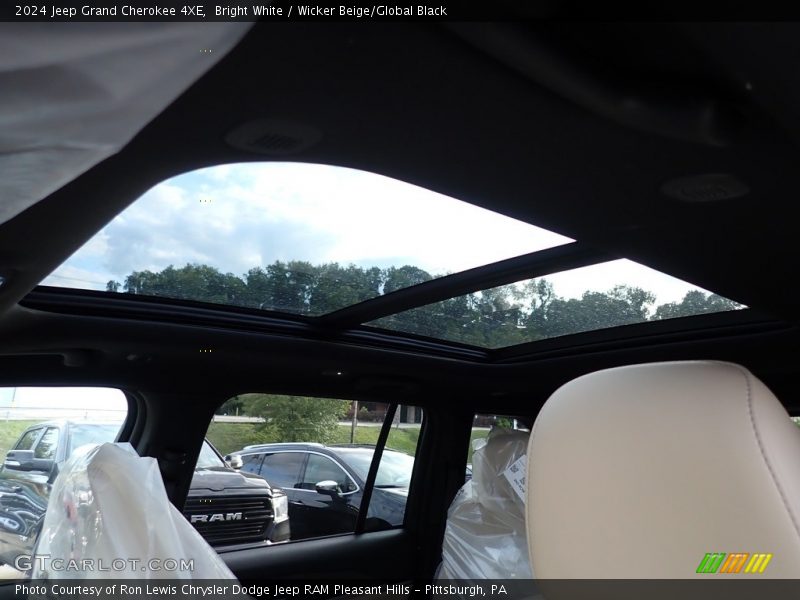 Bright White / Wicker Beige/Global Black 2024 Jeep Grand Cherokee 4XE