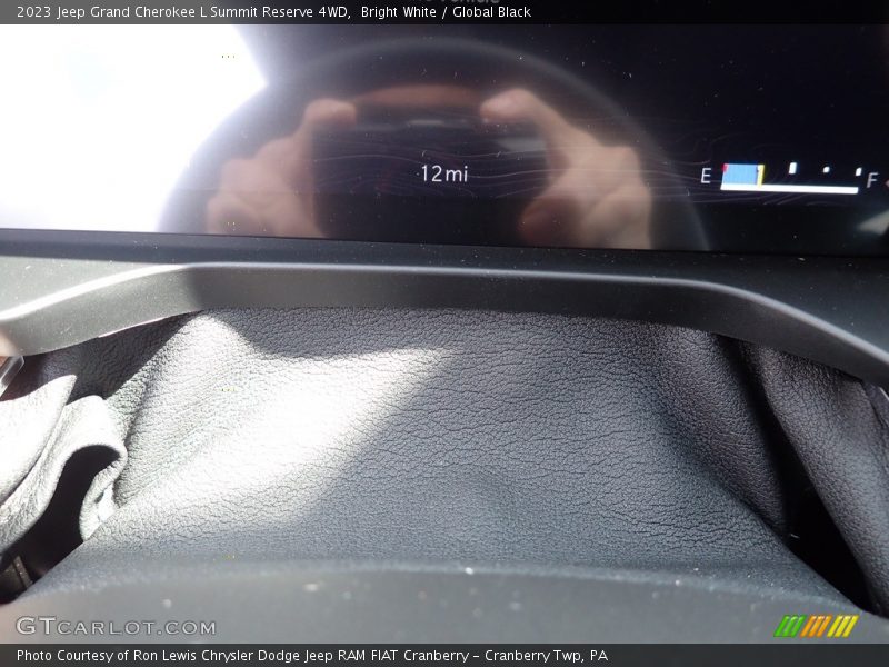 Bright White / Global Black 2023 Jeep Grand Cherokee L Summit Reserve 4WD