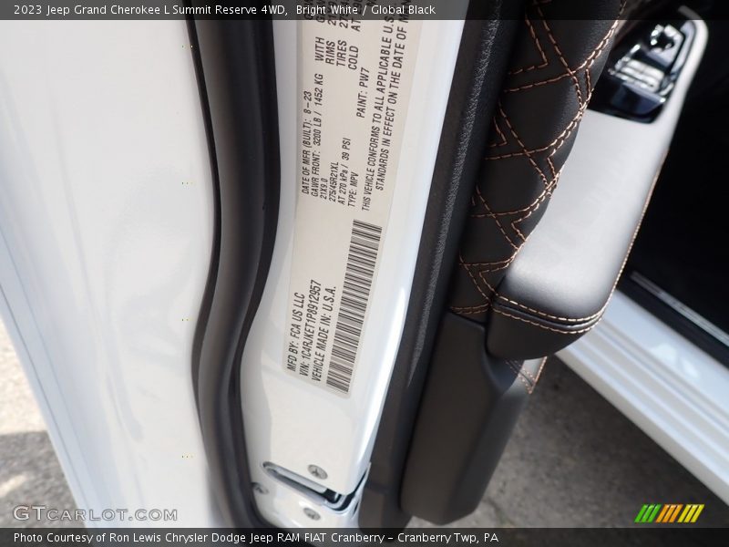 Bright White / Global Black 2023 Jeep Grand Cherokee L Summit Reserve 4WD