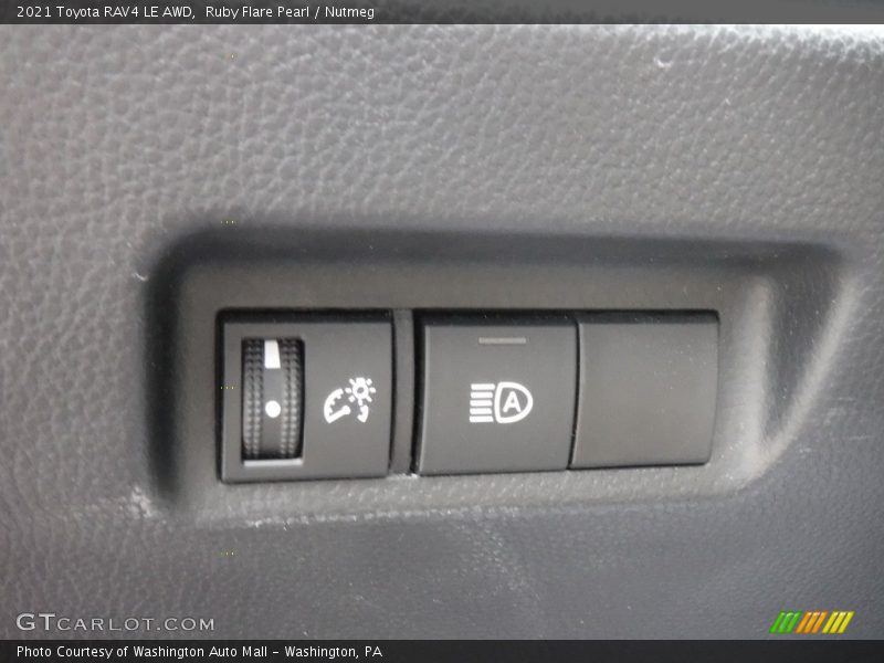 Ruby Flare Pearl / Nutmeg 2021 Toyota RAV4 LE AWD