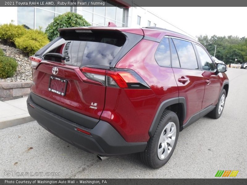 Ruby Flare Pearl / Nutmeg 2021 Toyota RAV4 LE AWD
