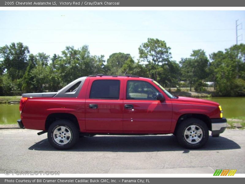 Victory Red / Gray/Dark Charcoal 2005 Chevrolet Avalanche LS