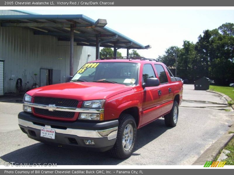 Victory Red / Gray/Dark Charcoal 2005 Chevrolet Avalanche LS