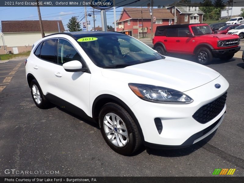Front 3/4 View of 2021 Escape SE 4WD