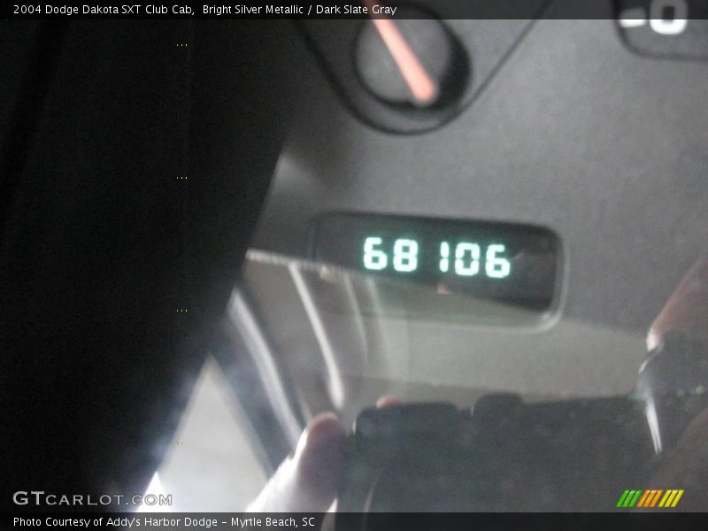 Bright Silver Metallic / Dark Slate Gray 2004 Dodge Dakota SXT Club Cab