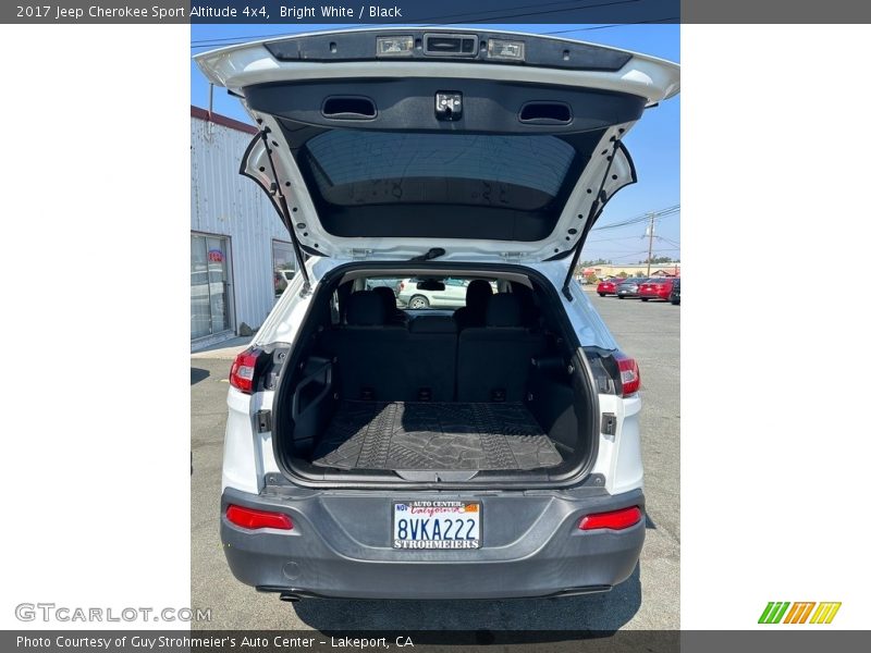 Bright White / Black 2017 Jeep Cherokee Sport Altitude 4x4