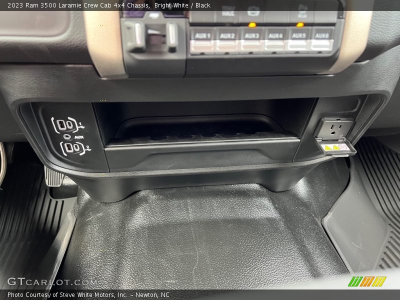 Bright White / Black 2023 Ram 3500 Laramie Crew Cab 4x4 Chassis