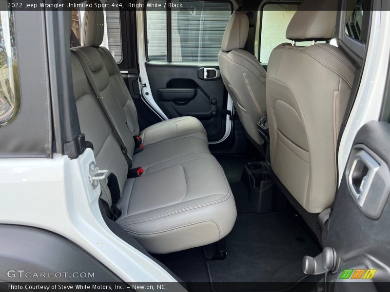 Bright White / Black 2022 Jeep Wrangler Unlimited Sport 4x4
