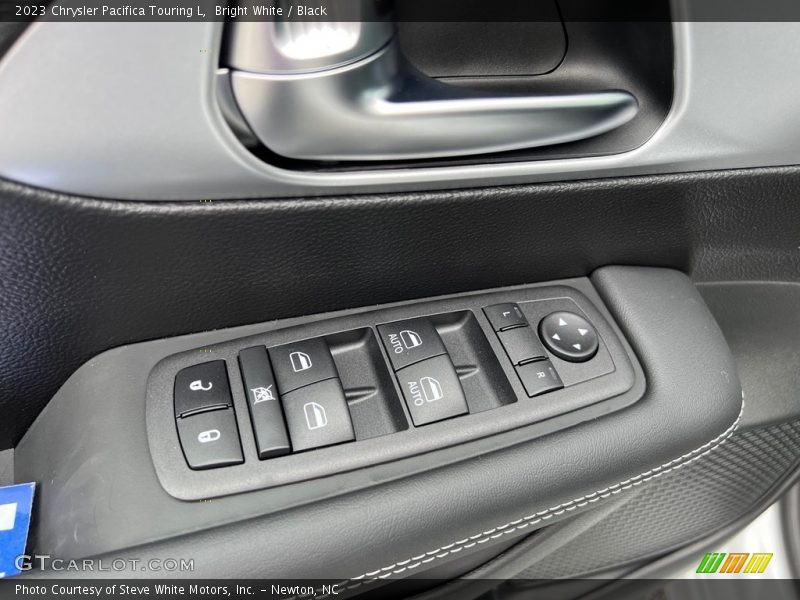 Bright White / Black 2023 Chrysler Pacifica Touring L