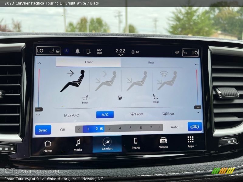 Bright White / Black 2023 Chrysler Pacifica Touring L