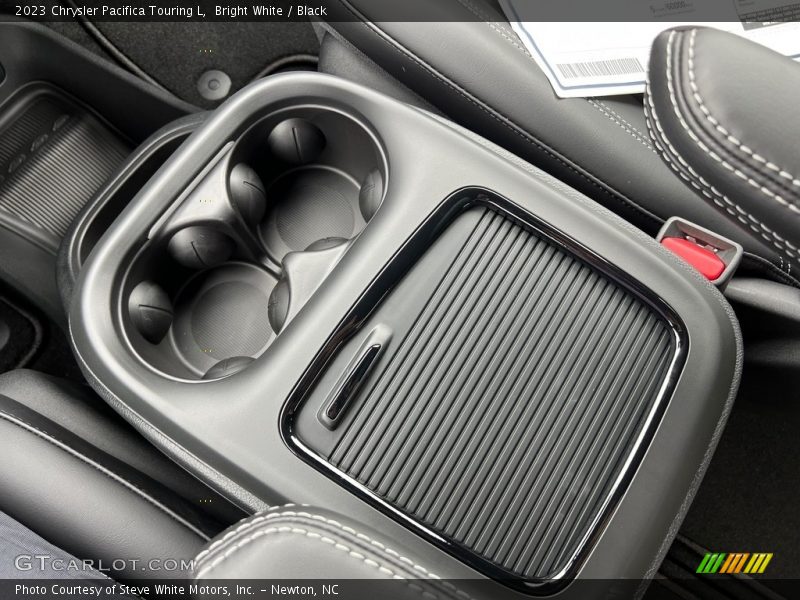 Bright White / Black 2023 Chrysler Pacifica Touring L