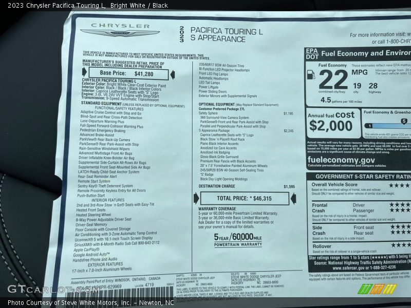 Bright White / Black 2023 Chrysler Pacifica Touring L