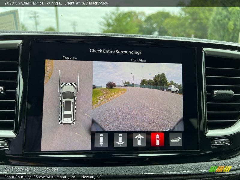 Bright White / Black/Alloy 2023 Chrysler Pacifica Touring L