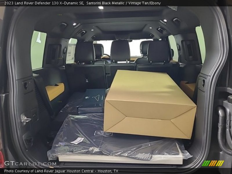  2023 Defender 130 X-Dynamic SE Trunk