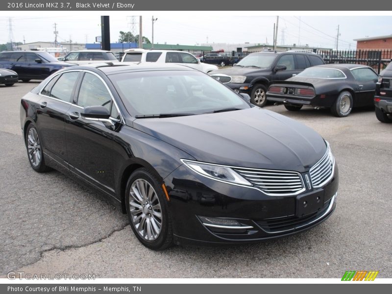 Front 3/4 View of 2016 MKZ 3.7