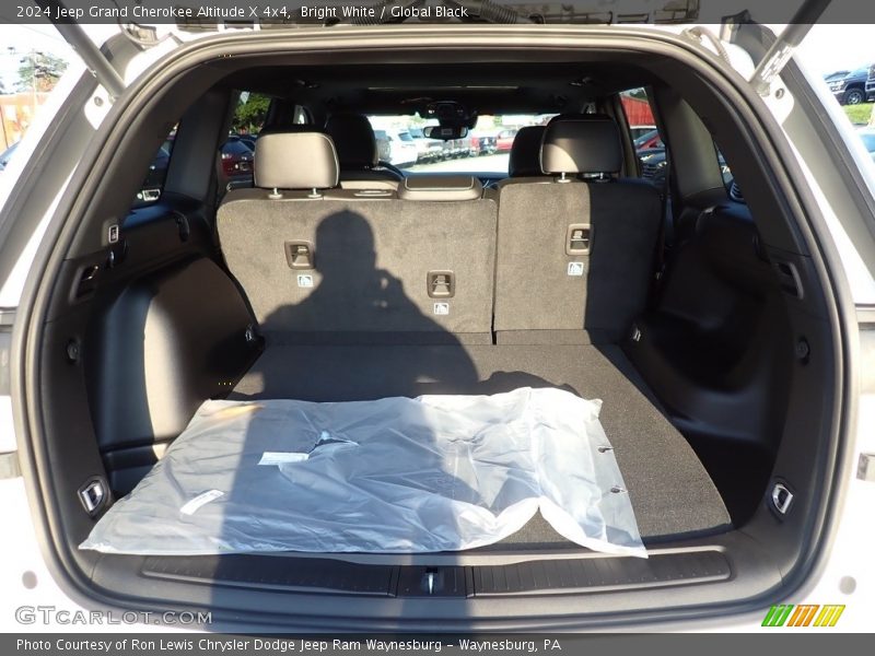  2024 Grand Cherokee Altitude X 4x4 Trunk