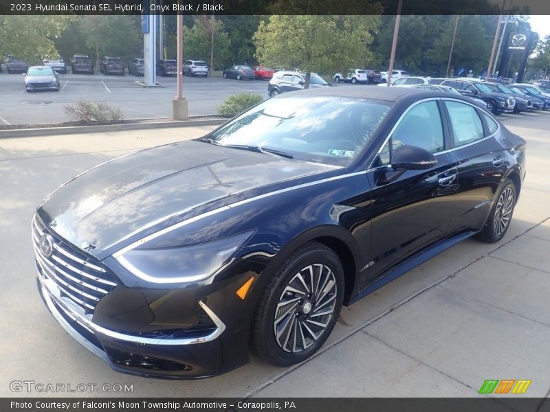 Front 3/4 View of 2023 Sonata SEL Hybrid