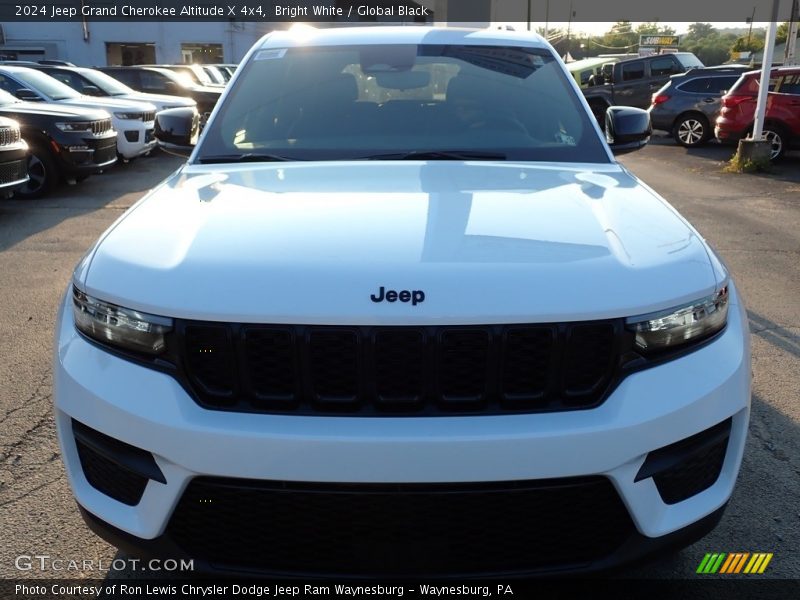 Bright White / Global Black 2024 Jeep Grand Cherokee Altitude X 4x4