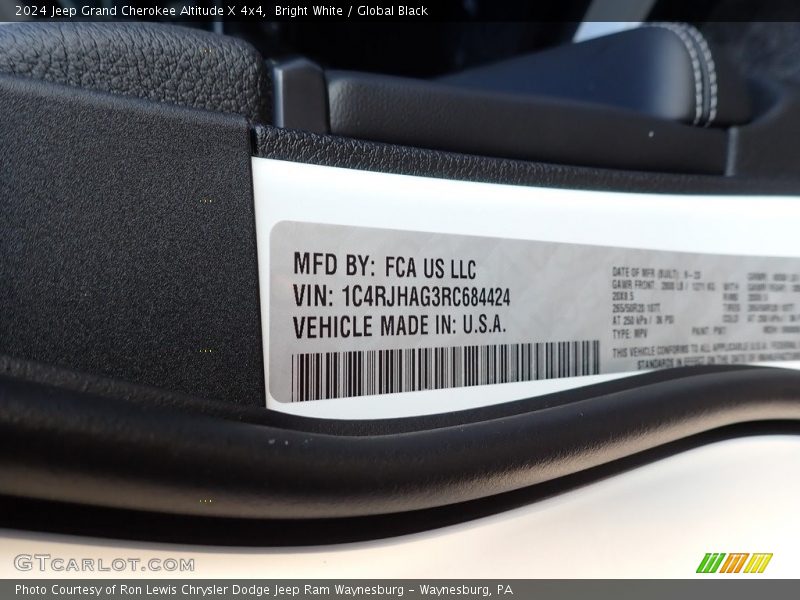 Bright White / Global Black 2024 Jeep Grand Cherokee Altitude X 4x4