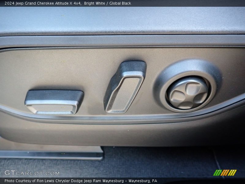 Front Seat of 2024 Grand Cherokee Altitude X 4x4