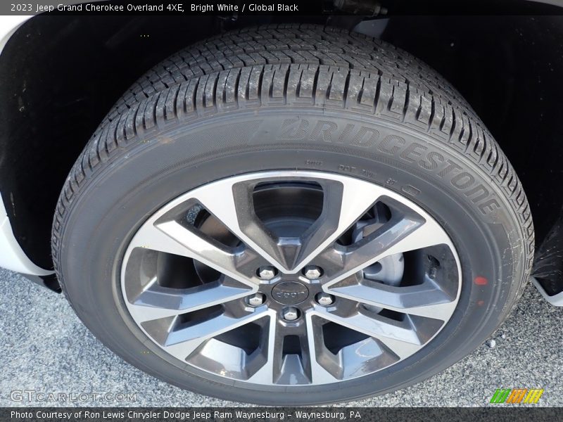 Bright White / Global Black 2023 Jeep Grand Cherokee Overland 4XE