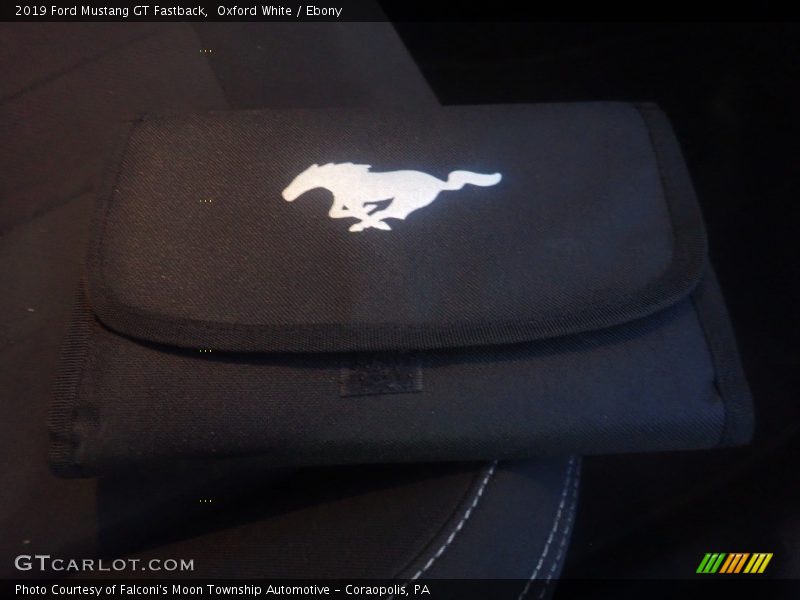 Oxford White / Ebony 2019 Ford Mustang GT Fastback