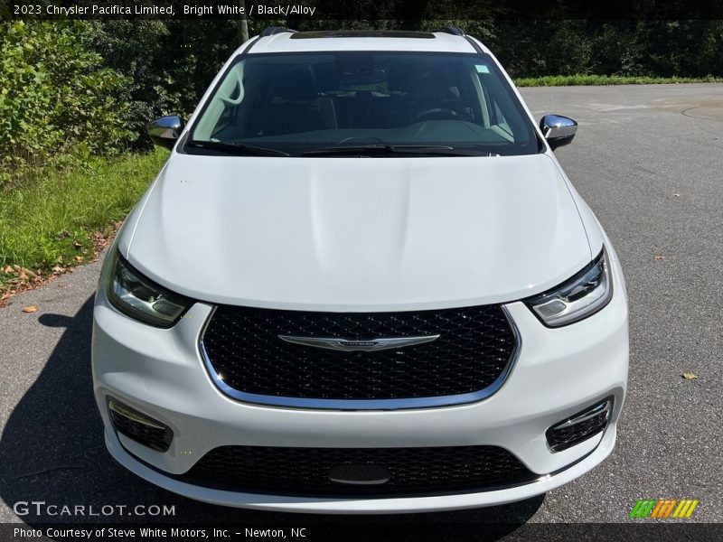 Bright White / Black/Alloy 2023 Chrysler Pacifica Limited