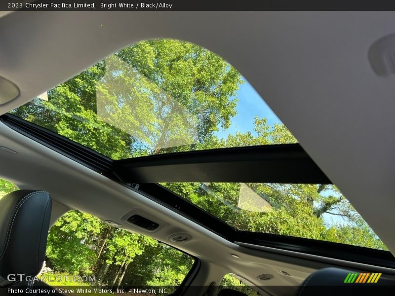 Sunroof of 2023 Pacifica Limited