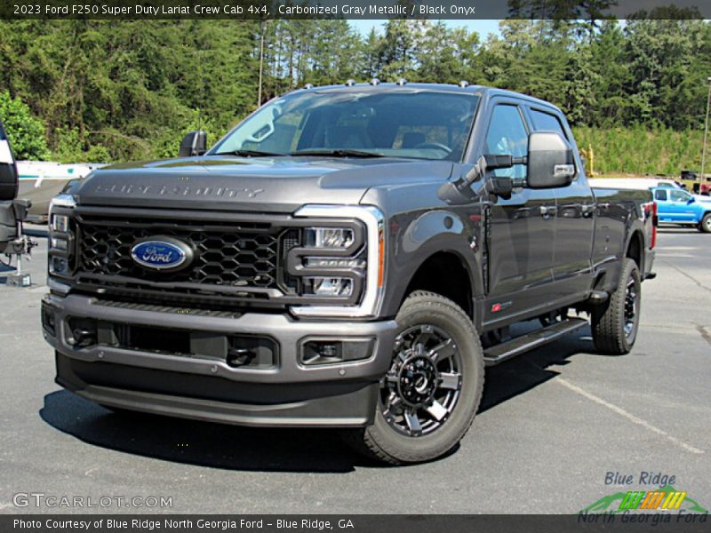 Front 3/4 View of 2023 F250 Super Duty Lariat Crew Cab 4x4