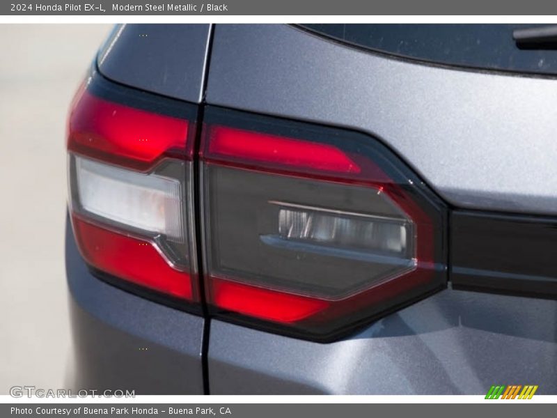 Modern Steel Metallic / Black 2024 Honda Pilot EX-L
