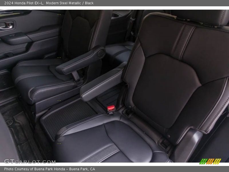 Modern Steel Metallic / Black 2024 Honda Pilot EX-L