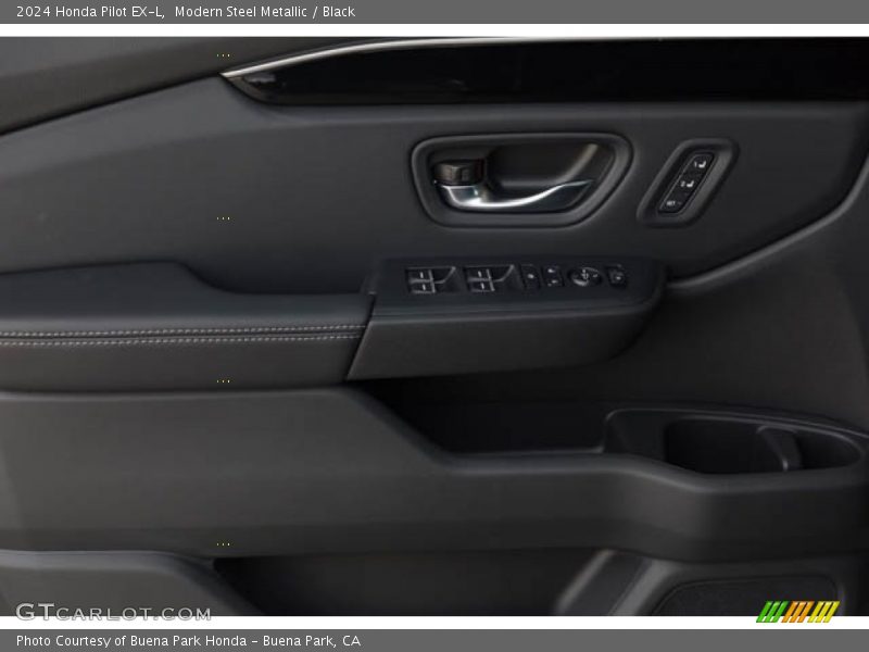 Modern Steel Metallic / Black 2024 Honda Pilot EX-L